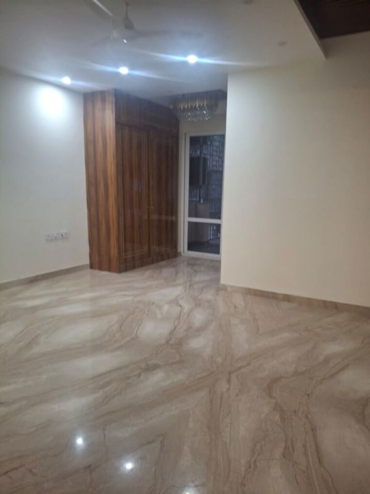 Room, sushant lok i 4 Bedroom 300 Sq.Yd. Builder Floor In Sushant Lok I Gurgaon 10660988
