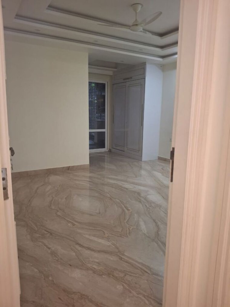 Room, sushant lok i 4 Bedroom 300 Sq.Yd. Builder Floor In Sushant Lok I Gurgaon 10660988
