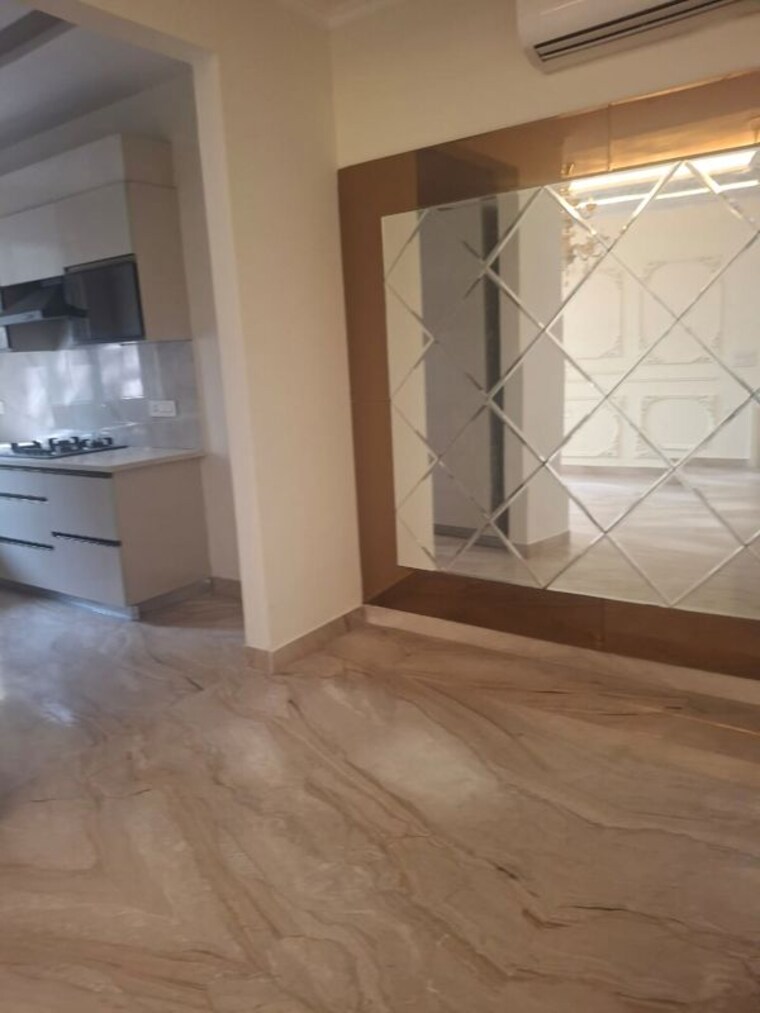 Room, sushant lok i 4 Bedroom 300 Sq.Yd. Builder Floor In Sushant Lok I Gurgaon 10660988