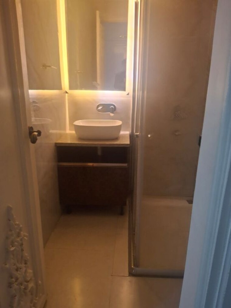 Bathroom, sushant lok i 4 Bedroom 300 Sq.Yd. Builder Floor In Sushant Lok I Gurgaon 10660988