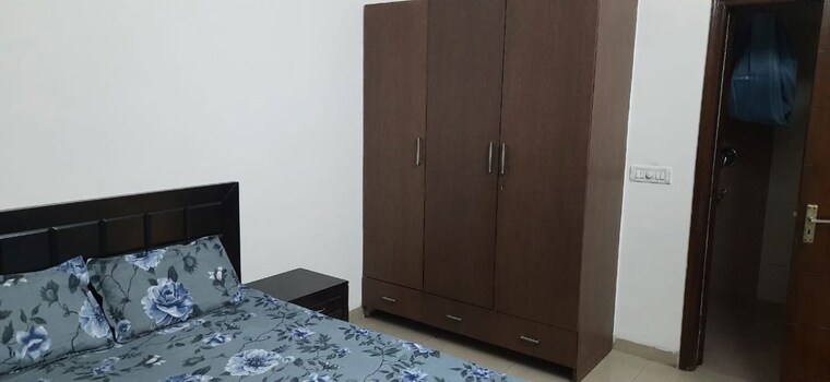 Room, sushant lok i 3 Bedroom 215 Sq.Yd. Builder Floor In Sushant Lok I Gurgaon 10661011
