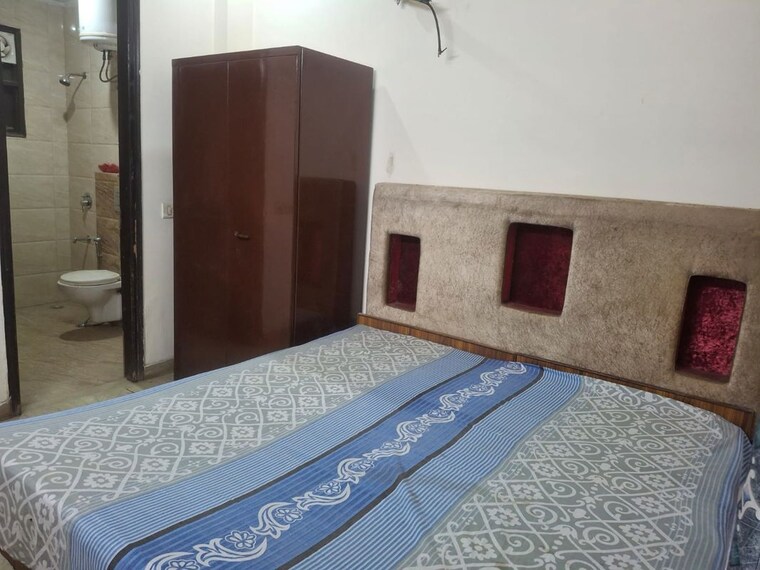 Bedroom, sector 45 3 Bedroom 263 Sq.Yd. Builder Floor In Sector 45 Gurgaon 10661051