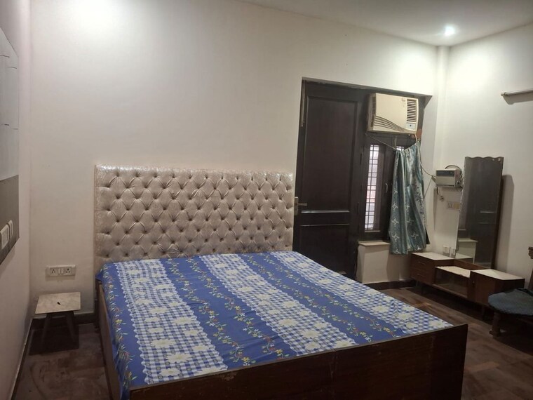 Bedroom, sector 45 3 Bedroom 263 Sq.Yd. Builder Floor In Sector 45 Gurgaon 10661051