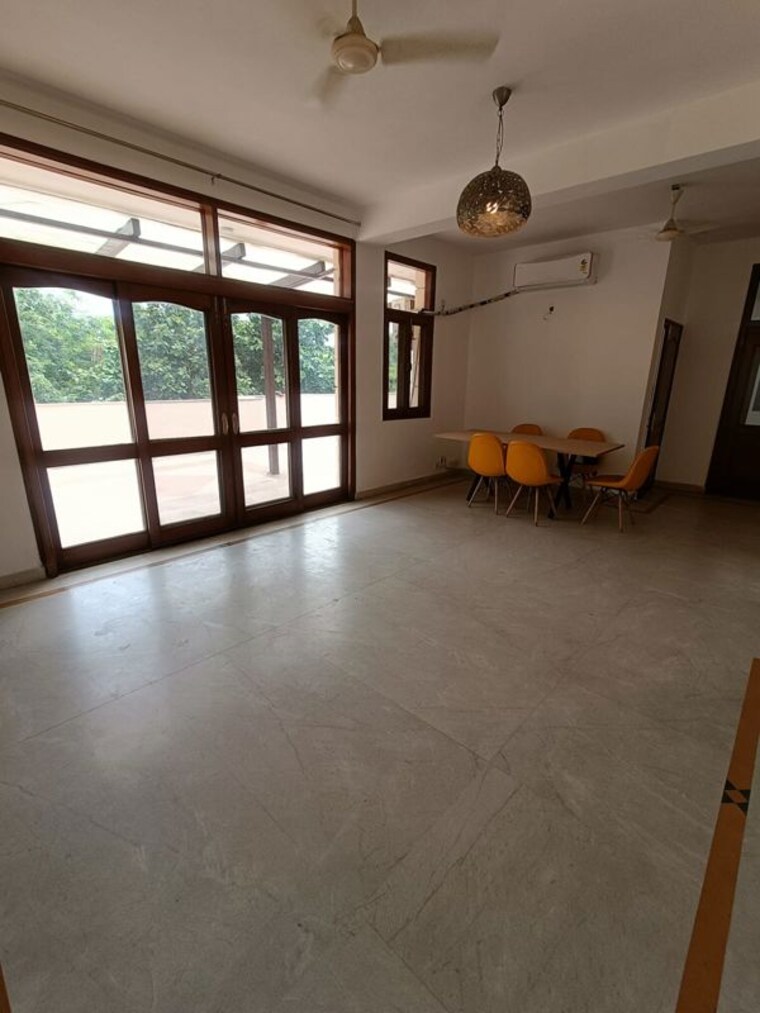 Room, dlf phase i 2.5 Bedroom 500 Sq.Yd. Builder Floor In Dlf Phase I Gurgaon 10661068