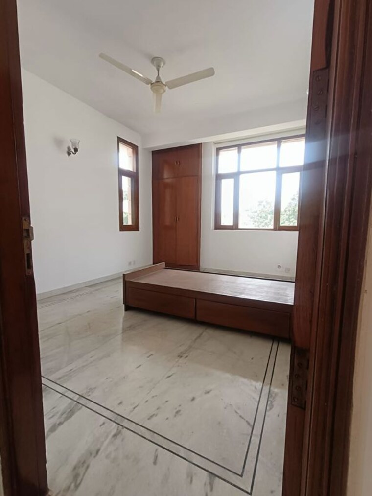 Room, dlf phase i 2.5 Bedroom 500 Sq.Yd. Builder Floor In Dlf Phase I Gurgaon 10661068