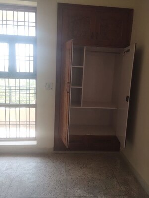 Room in 3 BHK Apartment at Krishilok Apartment, Sector 45 – for Sale