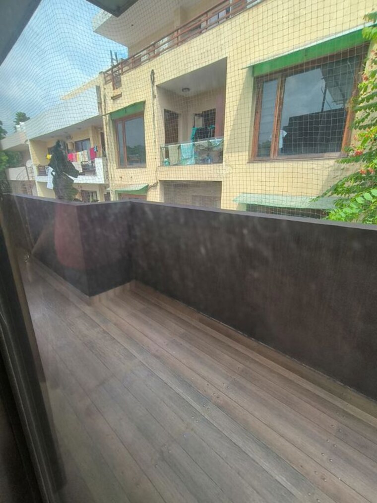 Swimming Pool, sushant lok i 3.5 Bedroom 300 Sq.Yd. Builder Floor In Sushant Lok I Gurgaon 10661083
