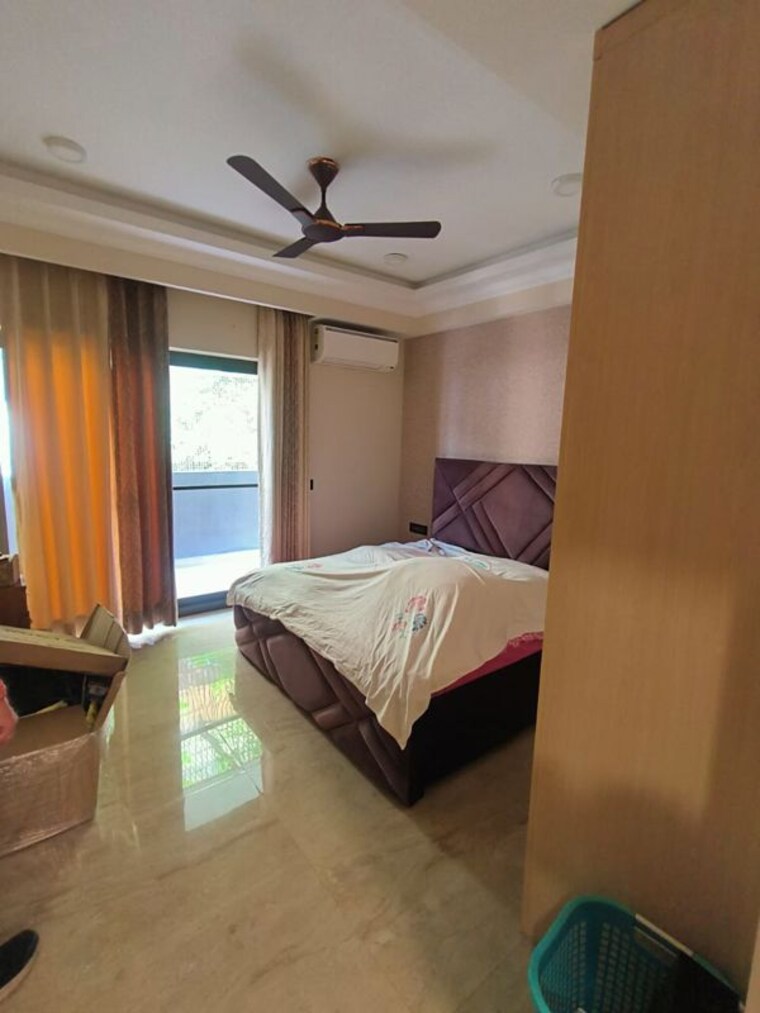 Bedroom, sushant lok i 3.5 Bedroom 300 Sq.Yd. Builder Floor In Sushant Lok I Gurgaon 10661083