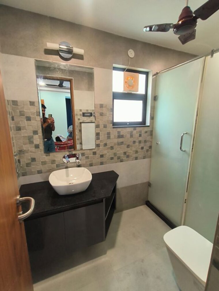 Team Area, sushant lok i 3.5 Bedroom 300 Sq.Yd. Builder Floor In Sushant Lok I Gurgaon 10661083