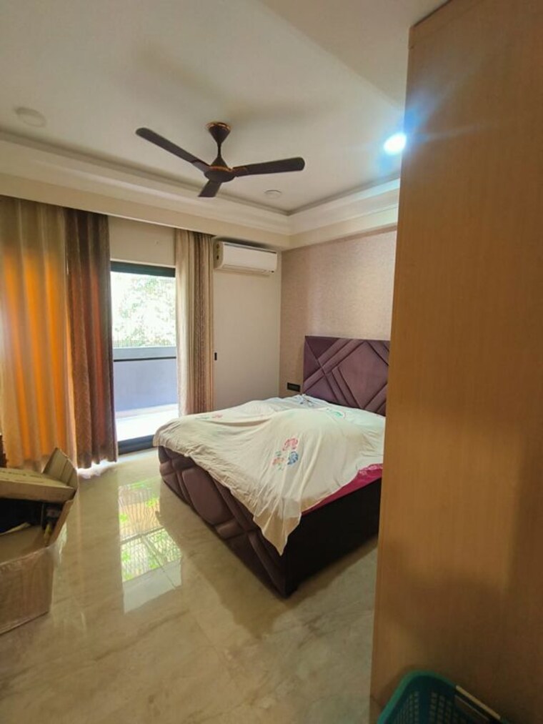 Bedroom, sushant lok i 3.5 Bedroom 300 Sq.Yd. Builder Floor In Sushant Lok I Gurgaon 10661083