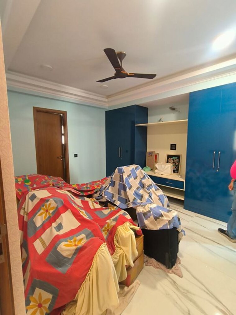 Bedroom, sushant lok i 3.5 Bedroom 300 Sq.Yd. Builder Floor In Sushant Lok I Gurgaon 10661083