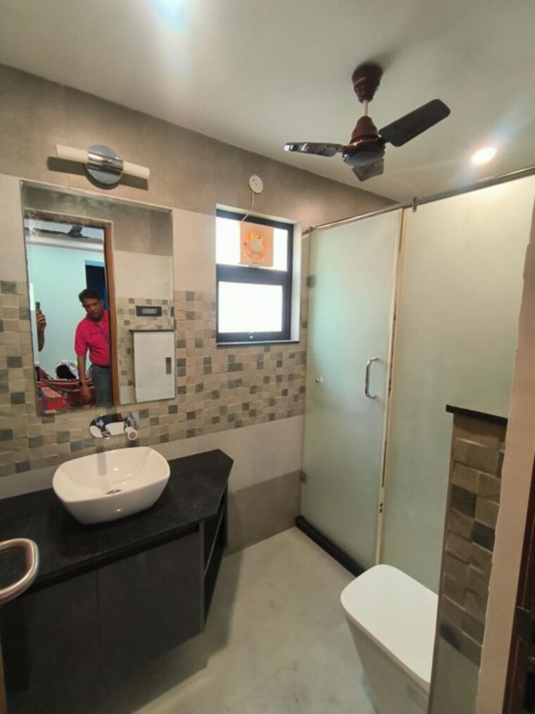 Team Area, sushant lok i 3.5 Bedroom 300 Sq.Yd. Builder Floor In Sushant Lok I Gurgaon 10661083