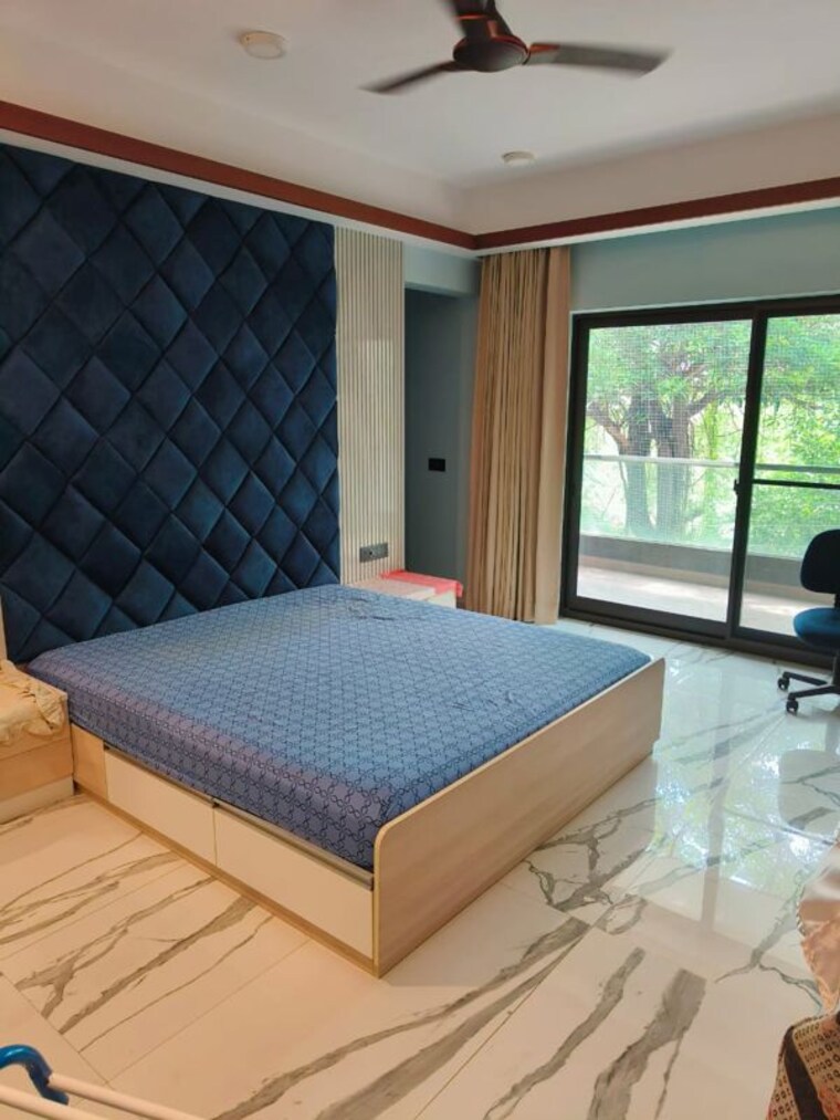 Bedroom, sushant lok i 3.5 Bedroom 300 Sq.Yd. Builder Floor In Sushant Lok I Gurgaon 10661083