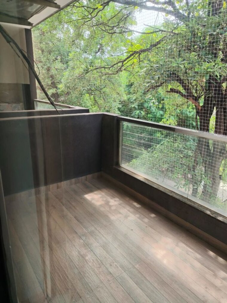 Balcony, sushant lok i 3.5 Bedroom 300 Sq.Yd. Builder Floor In Sushant Lok I Gurgaon 10661083