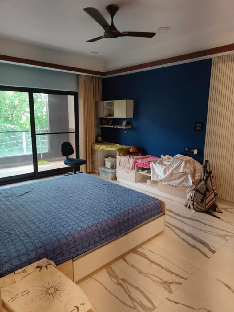 Bedroom, sushant lok i 3.5 Bedroom 300 Sq.Yd. Builder Floor In Sushant Lok I Gurgaon 10661083