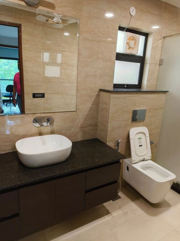 Bathroom, sushant lok i 3.5 Bedroom 300 Sq.Yd. Builder Floor In Sushant Lok I Gurgaon 10661083