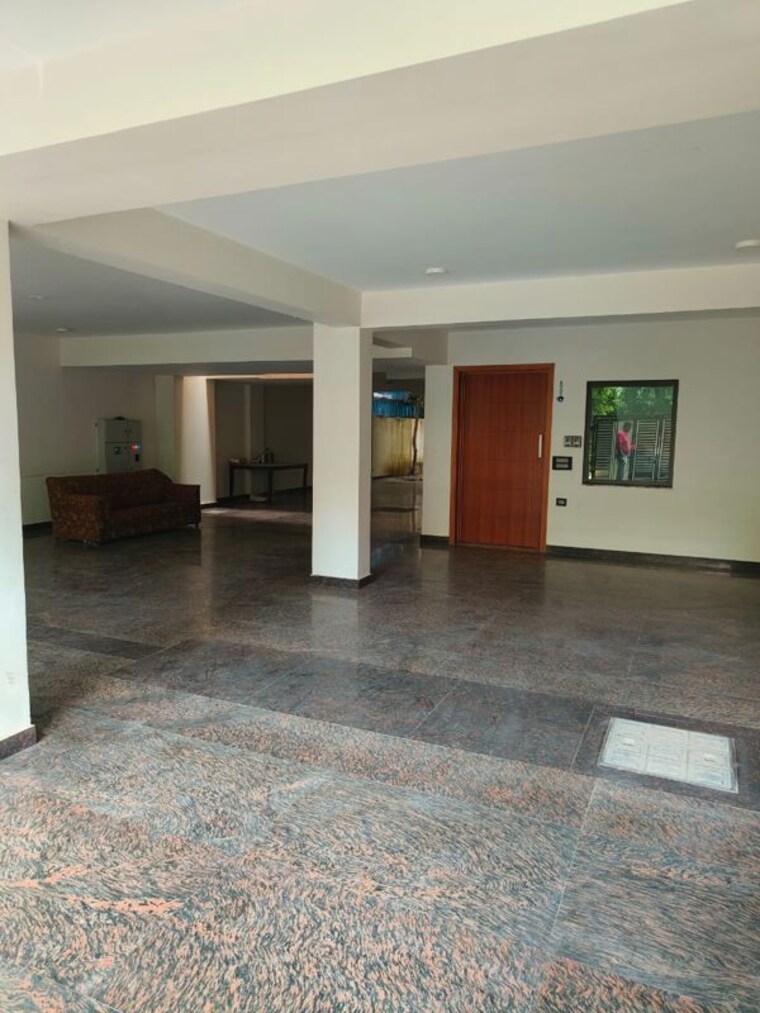  Parking, sushant lok i 3.5 Bedroom 300 Sq.Yd. Builder Floor In Sushant Lok I Gurgaon 10661083