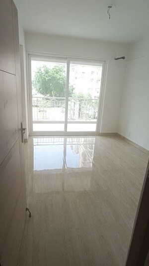 Room in 3 BHK Builder Floor at Sector 75 – for Sale