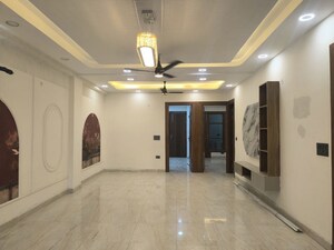 Room in 3 BHK Builder Floor at BPTP District, Sector 81 – for Sale