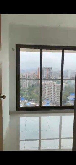 Room in 6+ BHK Apartment at Naman Habitat, Andheri West – for Rent