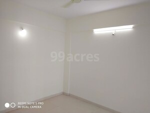 Room in 2 BHK Apartment at Kumar Primavera, Wadgaon Sheri – for Rent