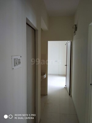 Room in 2 BHK Apartment at Kumar Primavera, Wadgaon Sheri – for Rent