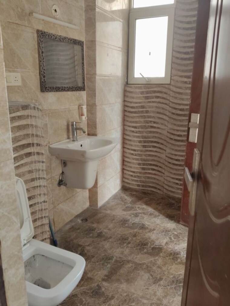 Bathroom, sds-nri-residency 3 Bedroom 1495 Sq.Ft. Apartment In Sector 45 Noida 10661121