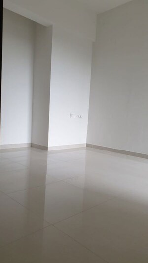 Room in 2 BHK Apartment at Runwal Eirene, Balkum Pada – for Rent