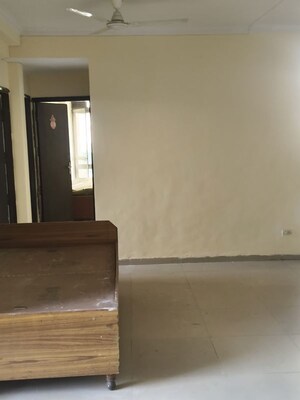 Room in 3 BHK Apartment at Amrapali Pan Oasis, Sector 70 – for Rent