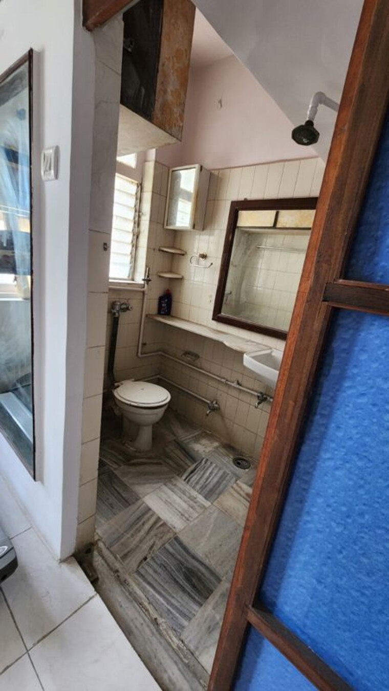 Bathroom, raheja-sherwood 2 Bedroom 850 Sq.Ft. Apartment In Goregaon East Mumbai 10661149