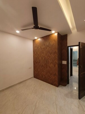 Room in 1 BHK Builder Floor at Sant Nagar – for Rent