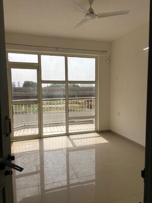 Room in 2 BHK Apartment at Pyramid Midtown, Sector 59 – for Rent