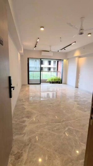 Room in 3 BHK Apartment at Sheth 72 West, Andheri West – for Rent