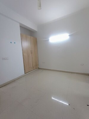 Room in 3.5 BHK Villa at Amrapali Leisure Valley – for Rent