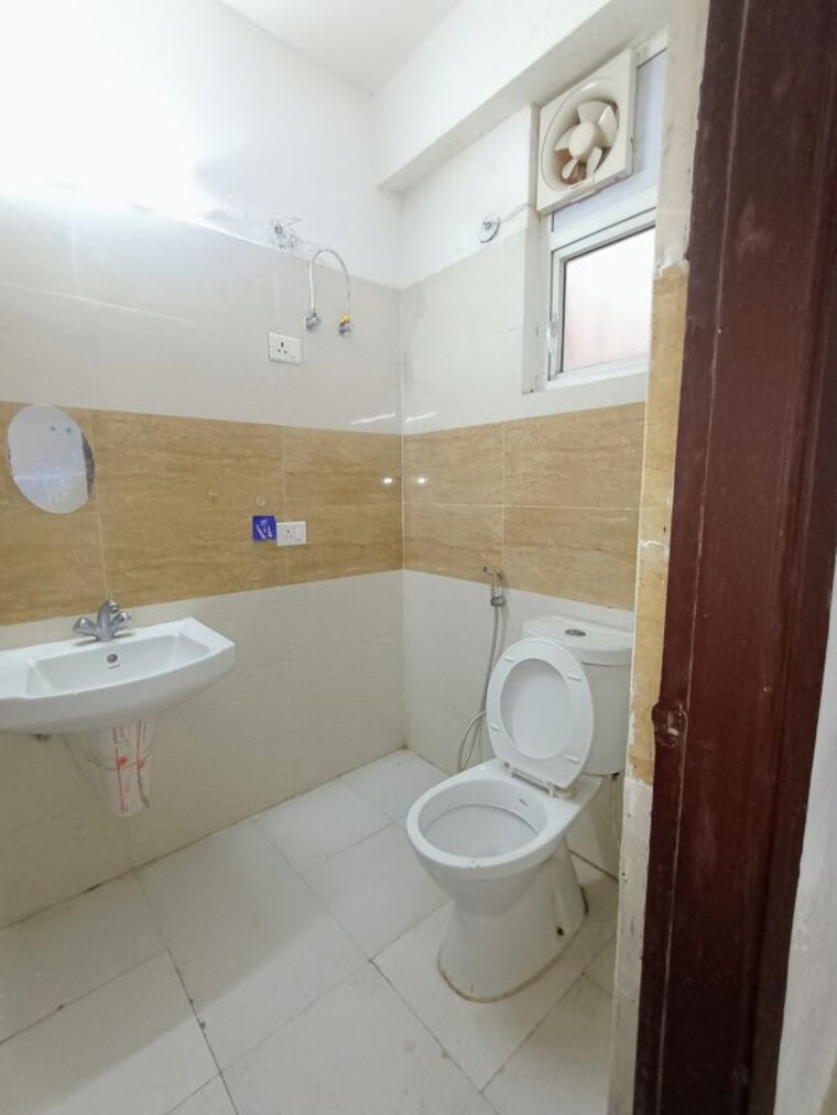 Bathroom, amrapali leisure valley 3.5 Bedroom 1825 Sq.Ft. Villa In Amrapali Leisure Valley Greater Noida 10661212