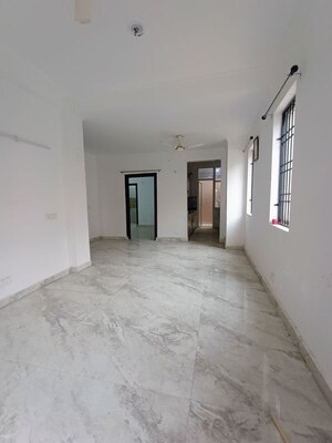 Room in 3.5 BHK Villa at Amrapali Leisure Valley – for Rent