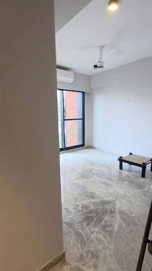Room in 4 BHK Apartment at Sheth 72 West, Andheri West – for Rent