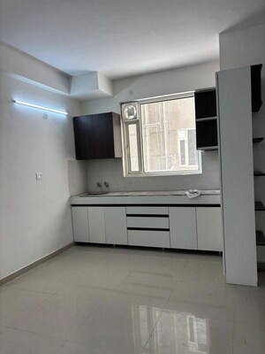 Room in 2 BHK Apartment at Pyramid Midtown, Sector 59 – for Rent