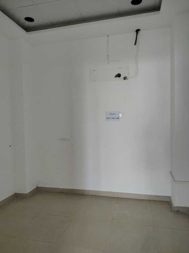 Room, omaxe-world-street Commercial Office Space 495 Sq.Ft. In Sector 79 Faridabad 10661267