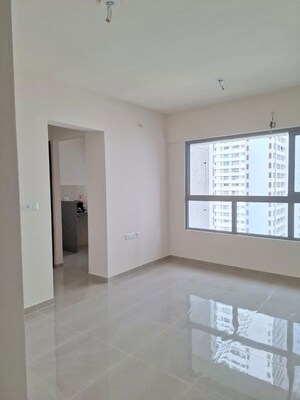 Room in 1.5 BHK Apartment at Piramal Vaikunth, Balkum Pada – for Rent