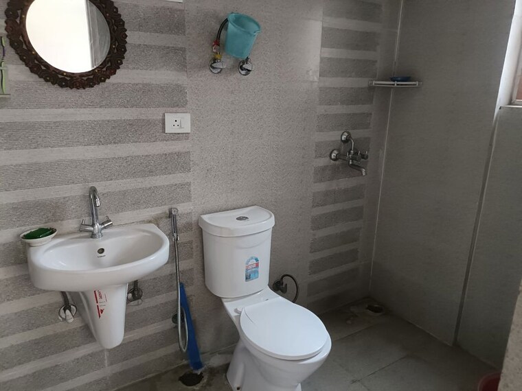 Bathroom, gaur-city-2-11th-avenue 4 Bedroom 1880 Sq.Ft. Apartment In Sector 16c Greater Noida Greater Noida 10661251