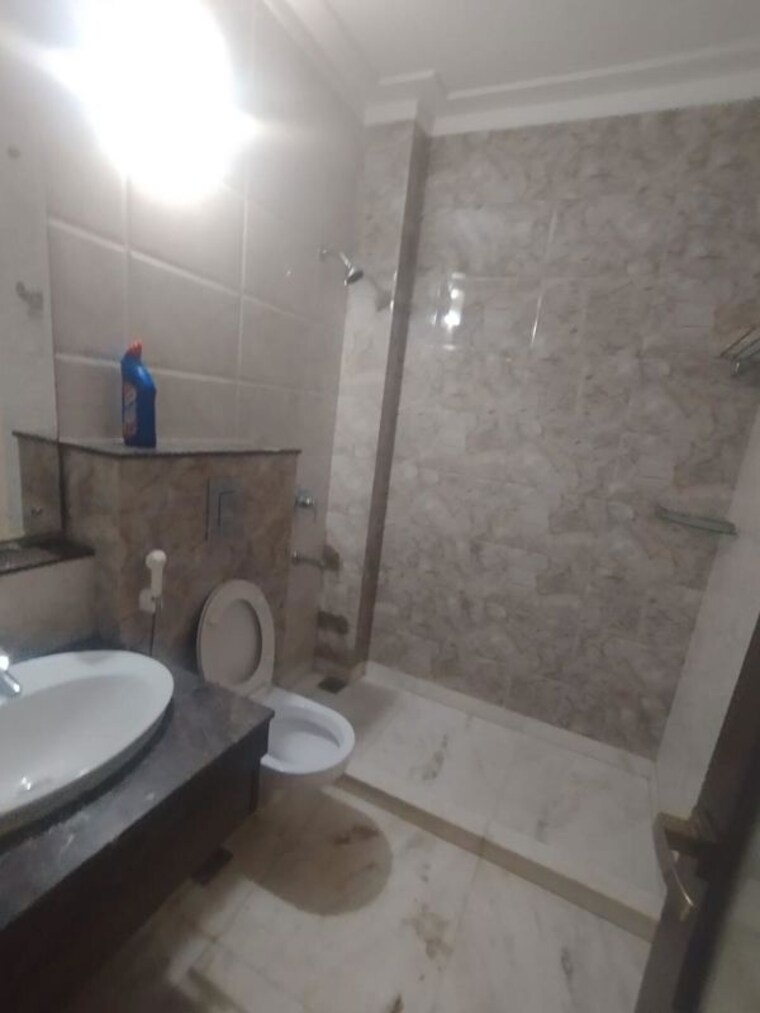 Bathroom, sushant lok i 3 Bedroom 2100 Sq.Ft. Builder Floor In Sushant Lok I Gurgaon 10661346