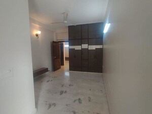 Room in 3 BHK Builder Floor at Sushant Lok I – for Rent