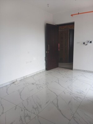 Room in 1 BHK Apartment at Piramal Vaikunth, Balkum Pada – for Rent