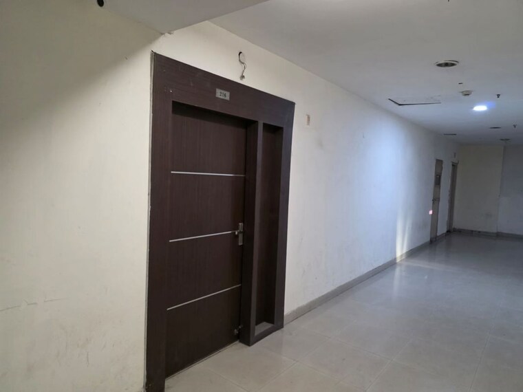 Room, unitech-arcadia Commercial Office Space 900 Sq.Ft. In South City 2 Gurgaon 10661360