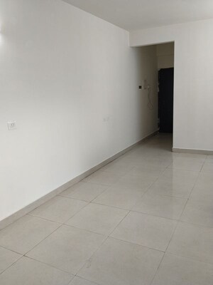 Room in 2 BHK Apartment at Signature Global The Roselia, Sector 95a – for Sale