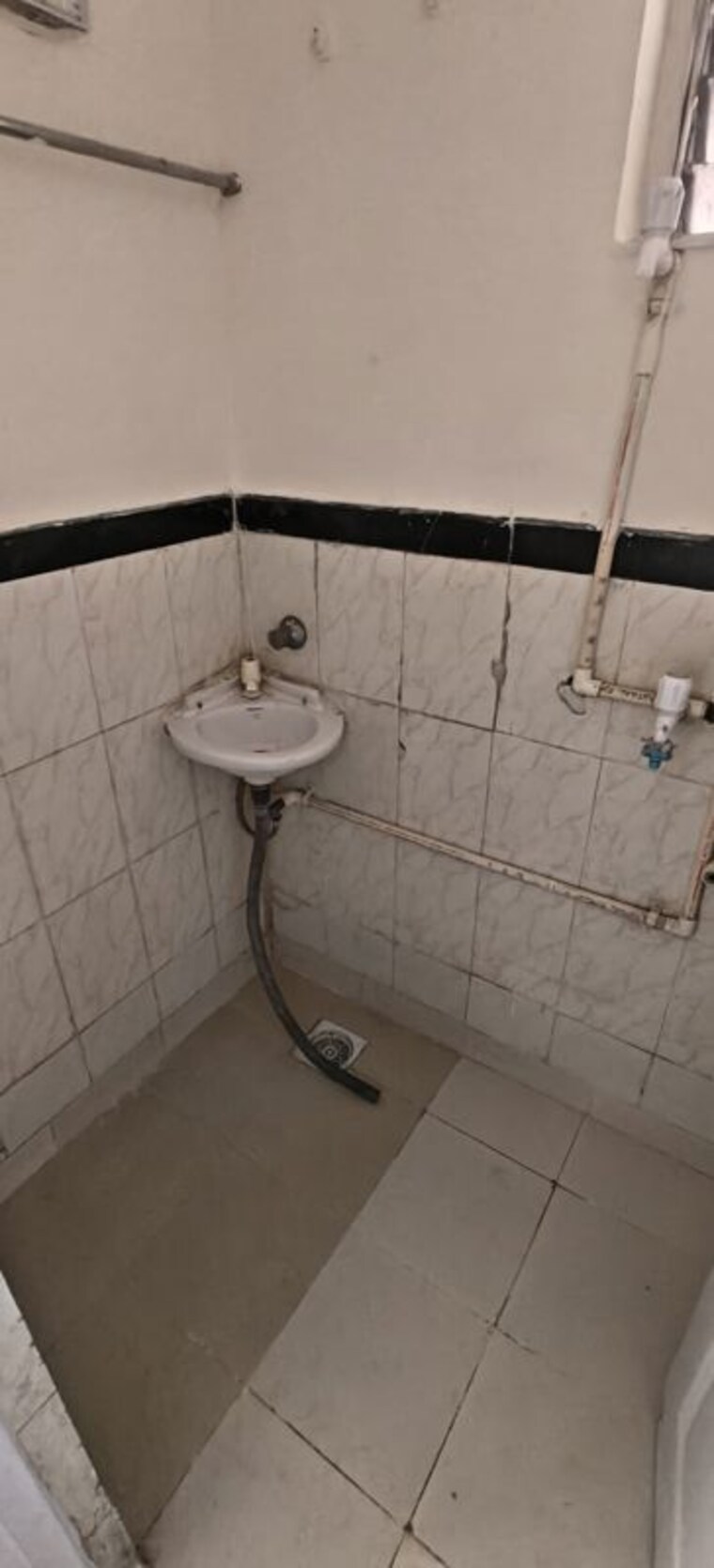 Bathroom, shri-ram-mill 1 Bedroom 275 Sq.Ft. Apartment In Worli Mumbai 10661401
