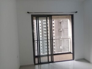 Room in 3 BHK Apartment at Lodha Splendora, Ghodbunder Road – for Sale