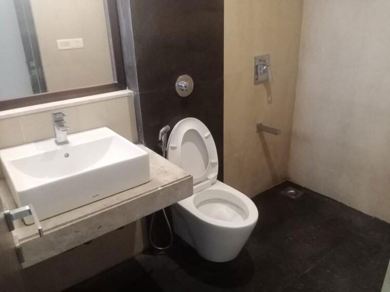 Bathroom, lodha-splendora 3 Bedroom 1650 Sq.Ft. Apartment In Ghodbunder Road Thane 10661416