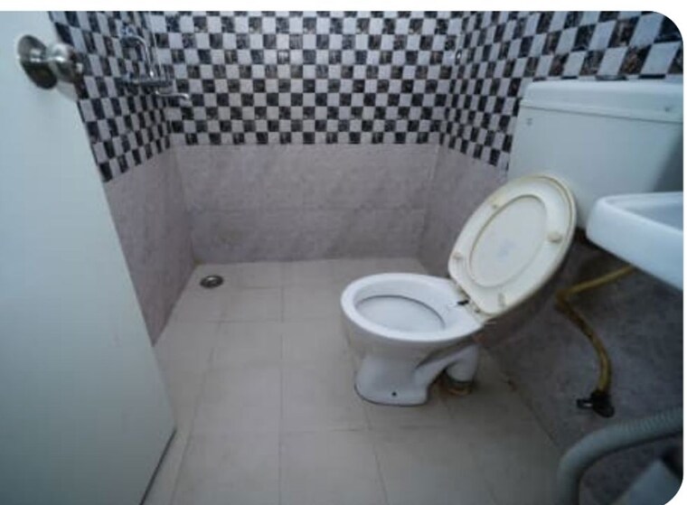 Bathroom, signature-global-synera 2 Bedroom 598 Sq.Ft. Apartment In Sector 81 Gurgaon 10661439